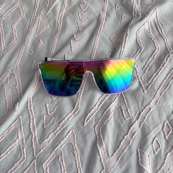 Foster Grant Clear Frame Sunglasses with Multicolor Lenses - Picture 2 of 3